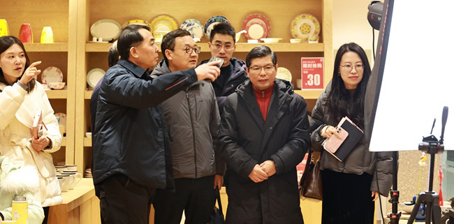 南京財經(jīng)大學(xué)紅山學(xué)院領(lǐng)導(dǎo)一行到江蘇高淳陶瓷股份有限公司開展校企合作交流活動